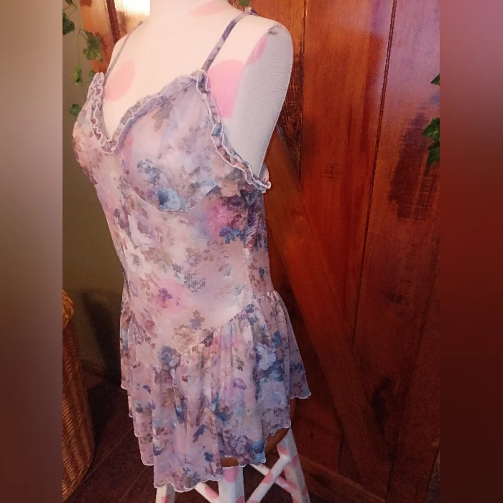 **NWOT** Floral (Sheer) Nighty 👗 🌺 - Picture 4 of 15